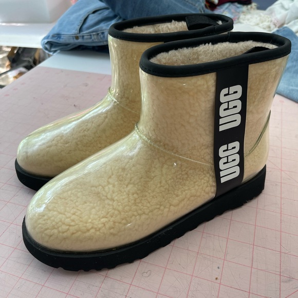 Ugg Classic Clear Booties Boots. Cream & Black. Size 8. - Picture 2 of 5